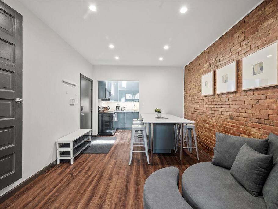 Luxury And Stylish 2Bedroom Apartment On Carson, South Flats, Pittsburgh Exterior photo